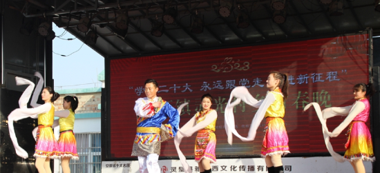 “乡村春晚”迎新年