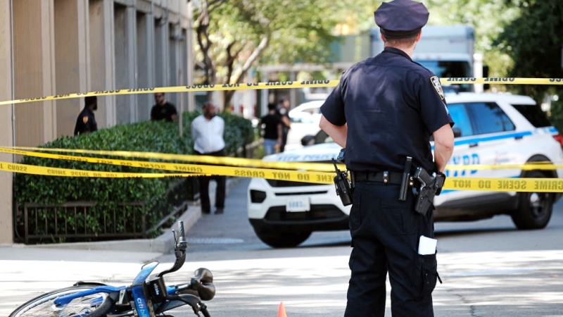 一位警察正在事件現場執勤。（Getty Images）