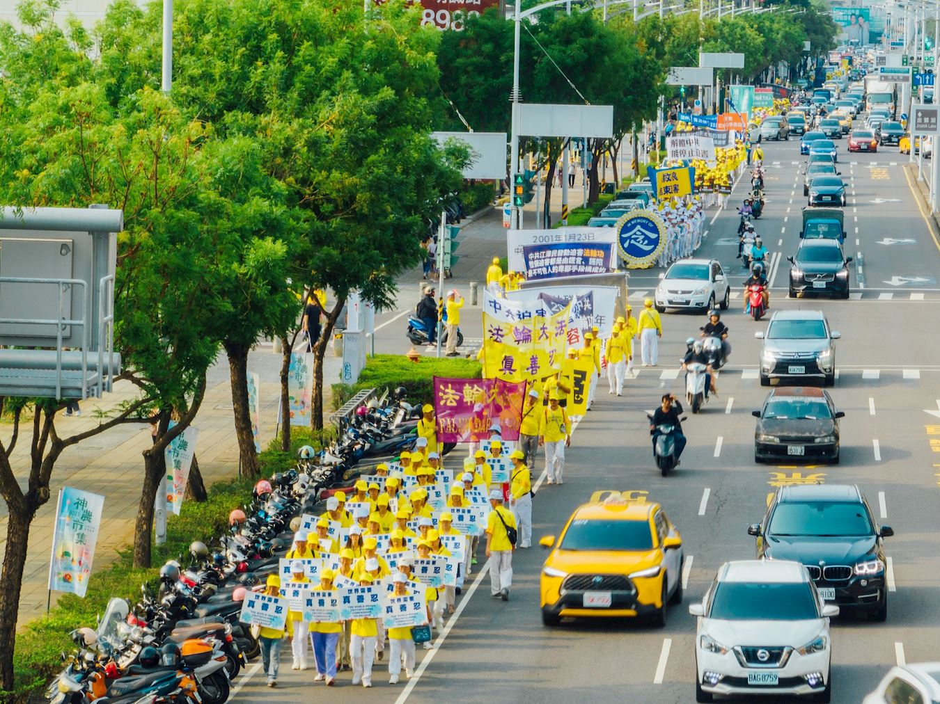 台湾南部纪念「四二五」千人大游行