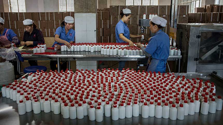  茅台酒面临恐慌性抛售 （图片:  Kevin Frayer/Getty Images)