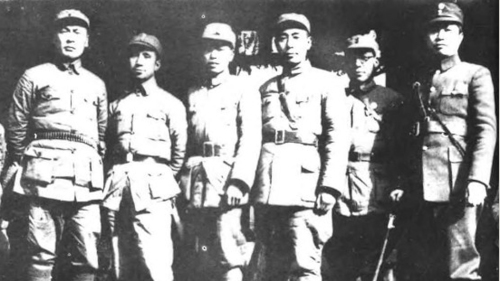 1927年8月1日，趁蒋介石、白崇禧南京北伐军正准备抵抗北洋军阀孙传芳的进攻之时，周恩来、贺龙、叶挺、刘伯承、朱德等人，<br />策动武汉北伐军在江西南昌发动暴动，建立中共武装。