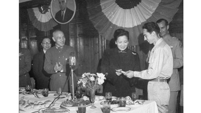 1945年蒋介石接见“飞虎队”