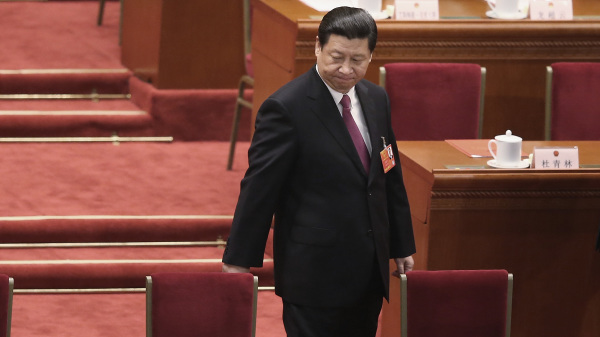 在四中全会落幕后，官媒发布的全会公报中，大谈“党管一切”，显示习近平仍大权在握并没受到问责。