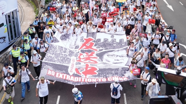 香港反送中大游行参与市民预估破50万