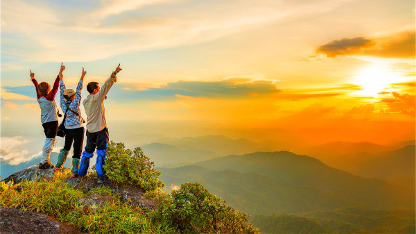 登山 太阳