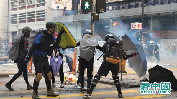 12港人被扣押在深圳市盐田看守所，至今未能与代表律师见面。其中两名受港人家属委讬的律师，因无法承受巨大压力而被迫退出案件。资料图片。（图片来源：庞大卫/看中国）