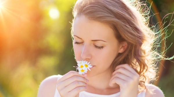 女子 花卉 阳光 福气