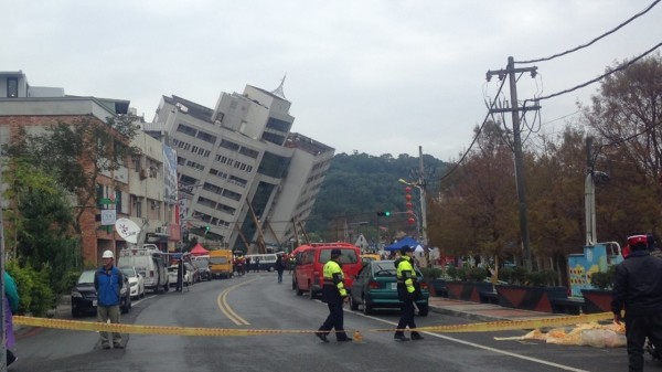 花莲0206大地震 云门翠堤大楼受灾