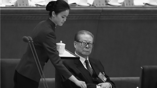 江泽民丧事降格，不作遗体告别。（图片来源：Feng Li/Getty Imag）