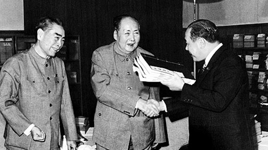 1972年，毛泽东、周恩来接见日本首相田中角荣