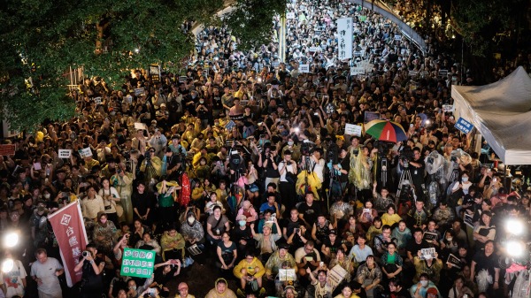 5月21日，台湾民众在立法院外参加全天集会，反对国民党（KMT）和台湾民众党（TPP）扩权的“国会改革法案”。