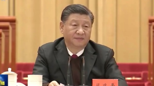 习近平出席会议，对文艺工作者提出了明确要求。（图片来源：视频截图）