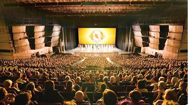 5月5日，巴黎会议中心（Palais des Congrès de Paris）迎来了美国神韵艺术团今年在巴黎的第三次巡演。