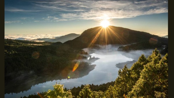 宜兰县太平山翠峰湖环山步道内的奥陶纪苔原区（图）测得音量仅有25分贝，18日获世界非营利组织“国际宁静公园”授证成为全球首条宁静步道。