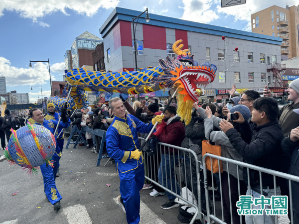 ​​​​​​​2025年2月1日，中国新年乙巳年大年初四，在纽约最大华人居住区法拉盛，纽约市举行庆贺中国新年大游行。