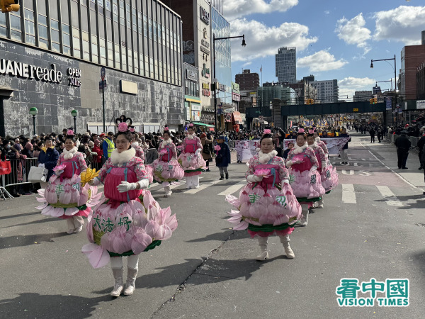 ​​​​​​​2025年2月1日，中国新年乙巳年大年初四，在纽约最大华人居住区法拉盛，纽约市举行庆贺中国新年大游行。