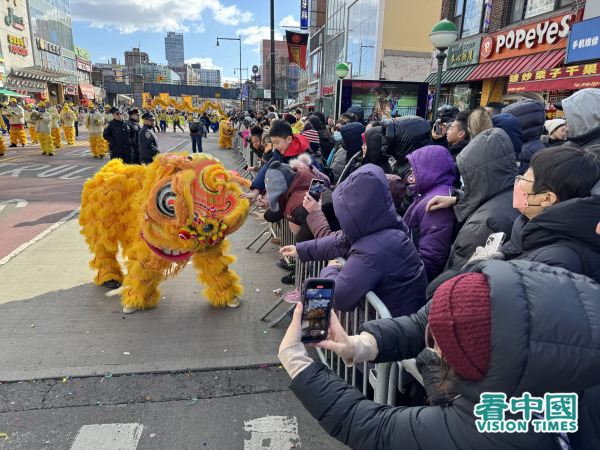 ​​​​​​​2025年2月1日，中国新年乙巳年大年初四，在纽约最大华人居住区法拉盛，纽约市举行庆贺中国新年大游行。