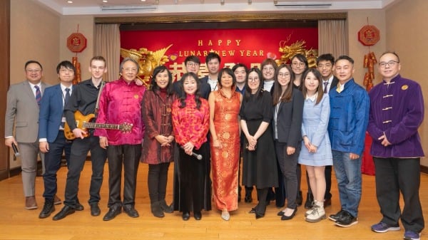 2025年2月1日晚，“多伦多香港人社区中心”主办的农历新年酒会及晚宴，周末假万锦市金廷宴举行，吸引约250位香港人、社区领袖、商界领袖、传媒工作者以及八位政界来宾同贺新岁。(16:9)