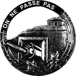 Emblema de les unitats de la línia Maginot, que representa un canó que surt d'una tronera, per sota d'una torreta, tot coronat amb el lema «No es passa» heretat de la Primera Guerra Mundial