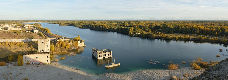 Затопленный известняковый карьер в Румму, Эстония