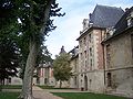 Une des quatre portes de la cour carrée.