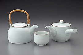 Service à sencha moderne, réalisé par le céramiste Masahiro Mori en 1971.