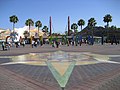 Entrada do parque Disney California Adventure em 4 de julho de 2010. Esta entrada foi removida e remodelada em 2012.