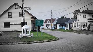 Way cross at the intersection of Chemin Saint-Michel-Nord and Route Marcotte.