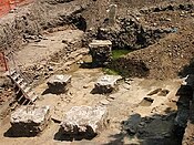 Escavacións arqueolóxicas en Lugo á beira da muralla.