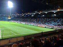 Vue de côté d'une tribune du stade Jules-Deschaseaux