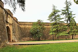 Puerta de Trinidad y lienzo orientado al suroeste