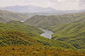 Mai: Fierza-Stausee in Nordostalbanien