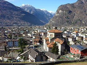 en Blick über Biasca in Nordweschte Richtig Valle Leventina