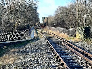 Ligne franhissant le Midou par le pont de Mi-Carrère