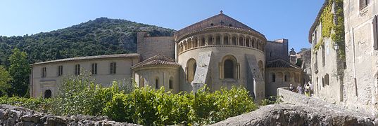 7. Abbaye de Saint-Guilhem-le-Désert avec 380 173 visiteurs.