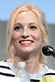 Candice Accola interpreta Caroline Forbes.