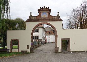 Portail de l'enceinte abbatiale