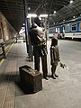 Für die Kinder Statue im Gedenken an Nicholas Winton von Flor Kent auf Gleis 1 des Prager Hauptbahnhofs, 2006