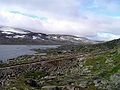 Ein Abschnitt der Bergen-Bahn bei Finse auf der Hardangervidda. Der im Bild gezeigte Abschnitt ist mittlerweile durch einen Tunnel ersetzt worden.