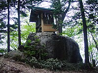 高賀山腹にある峰稚児神社