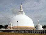 Ruwanwelisaya i Anuradhapura, den heligaste stupan Sri Lanka.