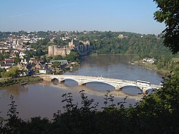 Chepstow Castle en de brêge út 1816 oer de Wye