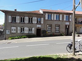 Gemeentehuis en school van Bassing