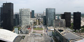 Blick auf La Défense von der Grande Arche.