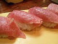 Nigirizushi với cá ngừ