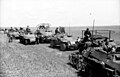 Моторизовано колона машин розвідки та управління (Sd.Kfz. 250/1, Sd.Kfz. 250/3 Funkpanzerwagen, Spähpanzer Sd.Kfz. 222, Sd.Kfz. 263) дивізії «Гроссдойчланд». Східний фронт. 1943