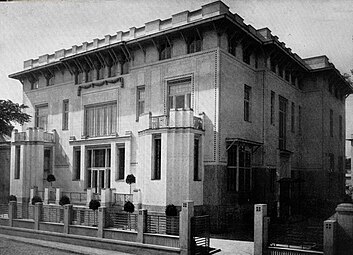 Secessionist exterior of the Bazil Assan House (Strada Scaune no. 21–23, currently Strada Tudor Arghezi) in Bucharest, by Marcel Kammerer (1902–1911), demolished in the late 1950s or the 1960s to make space for the National Theatre Bucharest[232]