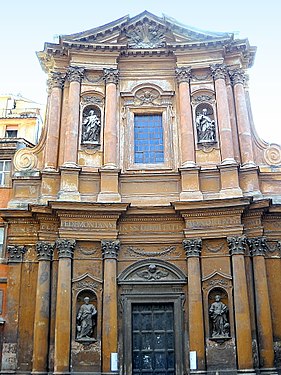 Fasaden till Santissima Trinità dei Pellegrini med de fyra evangelisterna.