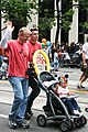 Coppia gay con bambino al Gay Pride di San Francisco nel 2008