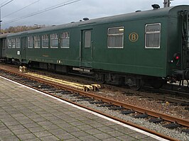 Bewaard M2 2de-klasse/bagagerijtuig in originele groene kleuren